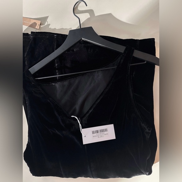 Brisbane Black Velvet Dress Reformation - Picture 7 of 8